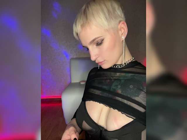 AbsintheGirl's BongaCams show and profile