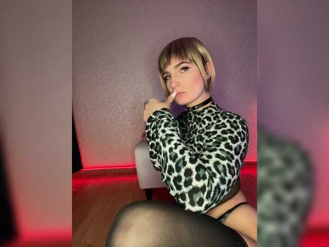 AbsintheGirl live cam