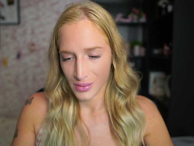 NicoletteShea01's BongaCams show and profile