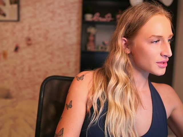 NicoletteShea01 webcam bongacams model stream image