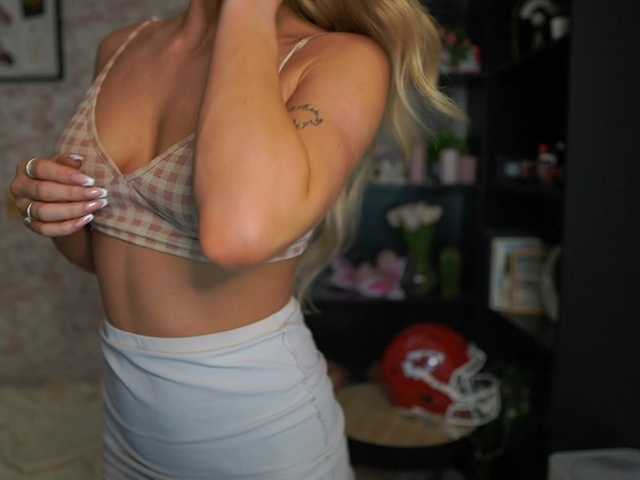 NicoletteShea01's BongaCams show and profile