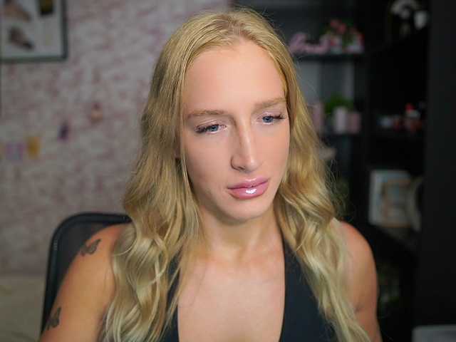 NicoletteShea01's BongaCams show and profile