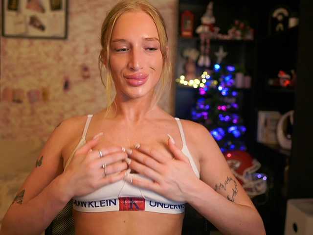 NicoletteShea01's BongaCams show and profile