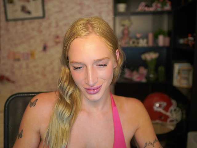 NicoletteShea01's BongaCams show and profile