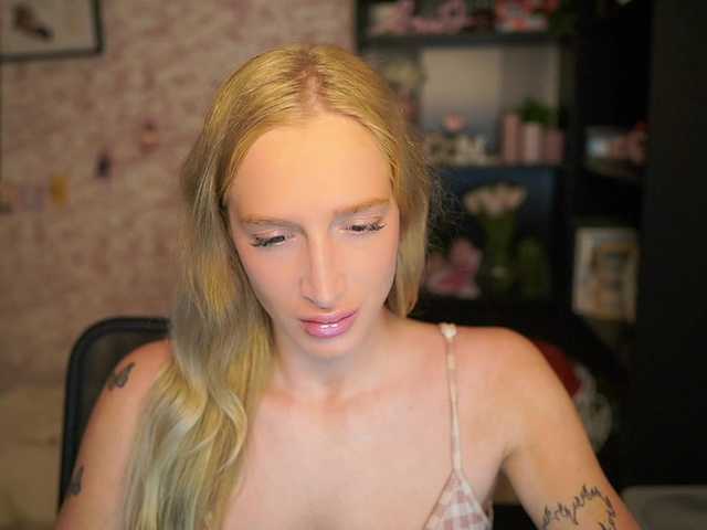 NicoletteShea01's BongaCams show and profile