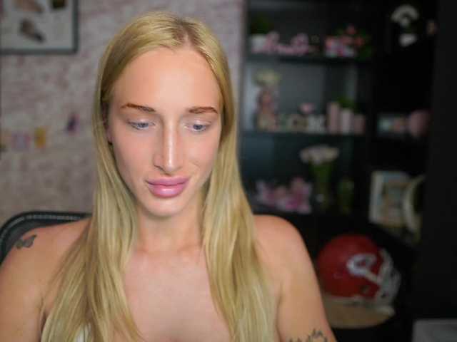 NicoletteShea01's BongaCams show and profile