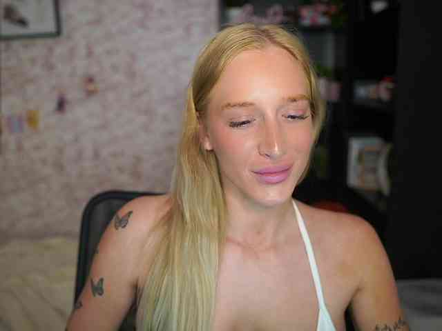 NicoletteShea01 webcam