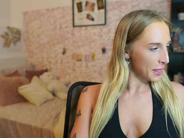 NicoletteShea01