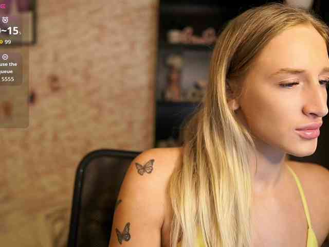 NicoletteShea01 webcam
