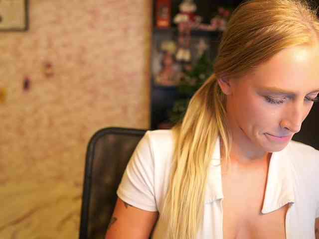 NicoletteShea01 webcam