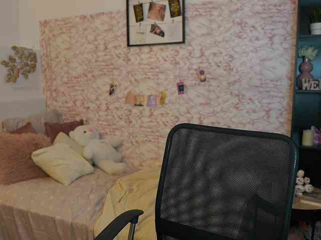 NicoletteShea01 webcam