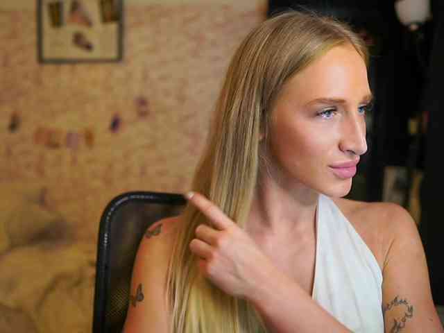 NicoletteShea01 webcam