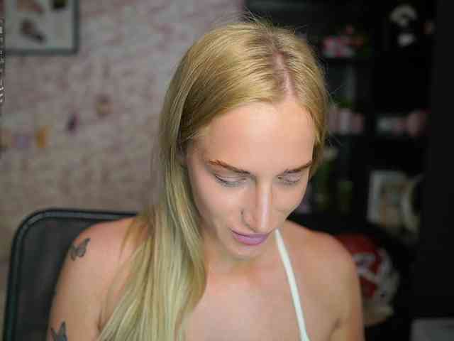 NicoletteShea01 webcam