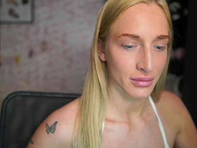 NicoletteShea01 webcam