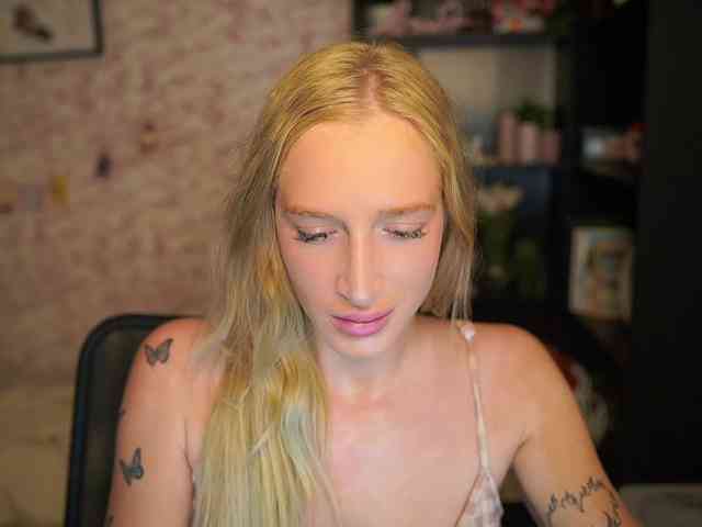 NicoletteShea01 webcam