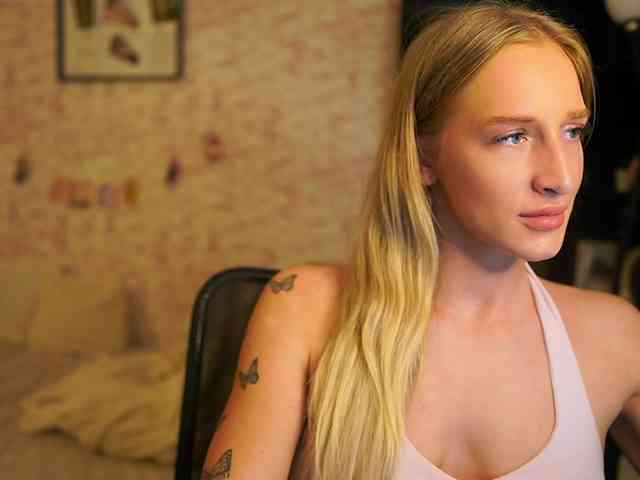 NicoletteShea01 webcam