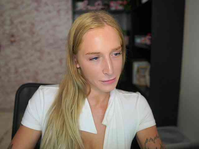 NicoletteShea01 webcam