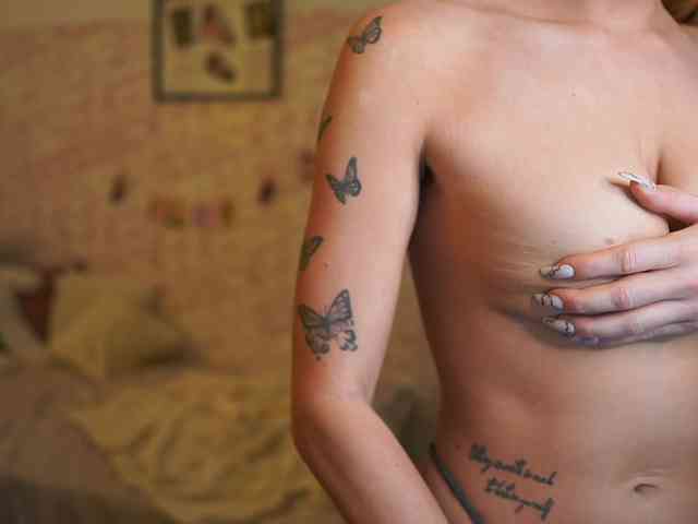 NicoletteShea01 webcam