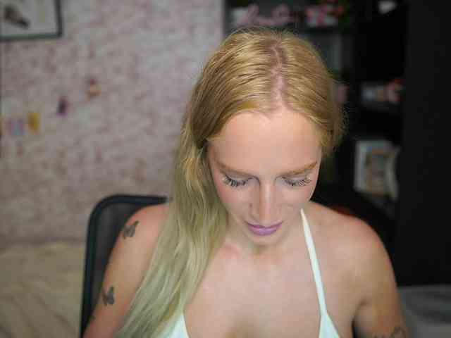 NicoletteShea01 webcam