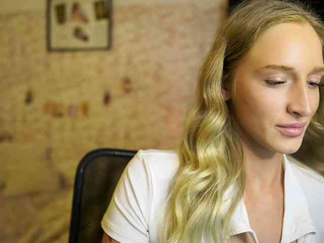 NicoletteShea01 webcam