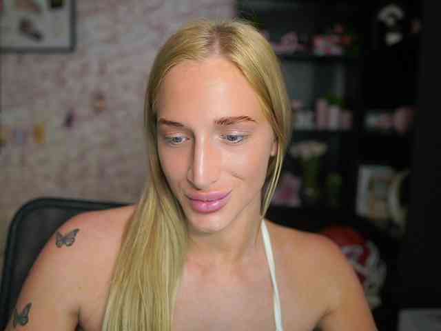 NicoletteShea01 webcam