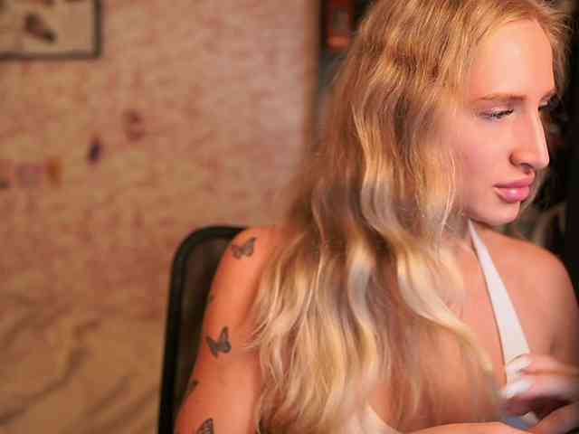 NicoletteShea01 webcam