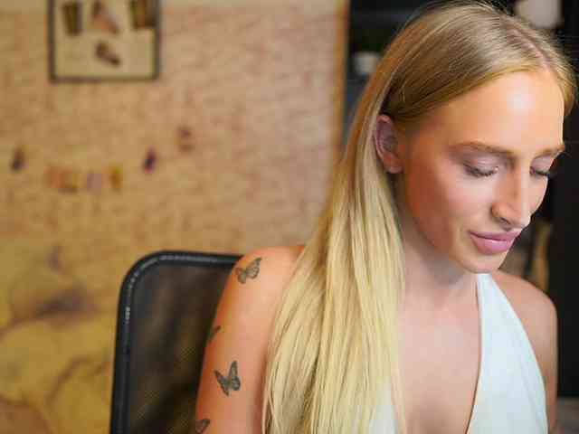 NicoletteShea01 webcam