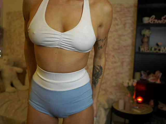 NicoletteShea01 webcam