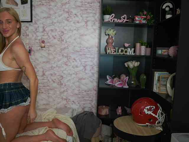 NicoletteShea01 webcam