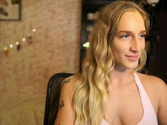 NicoletteShea01 webcam