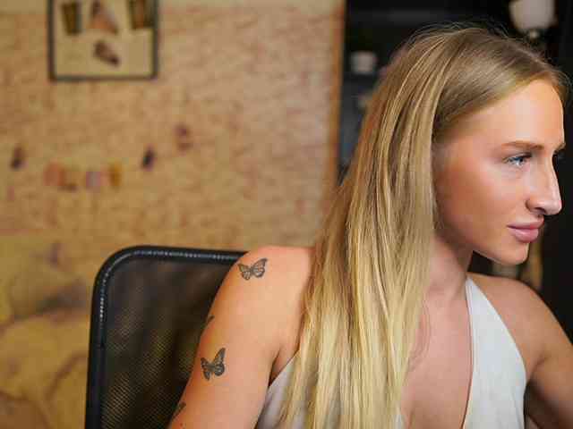 NicoletteShea01 webcam