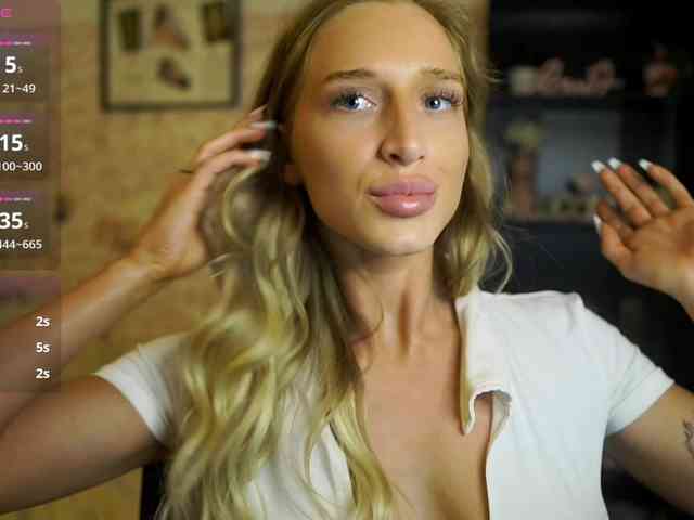 NicoletteShea01 webcam