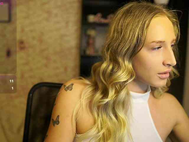 NicoletteShea01 webcam