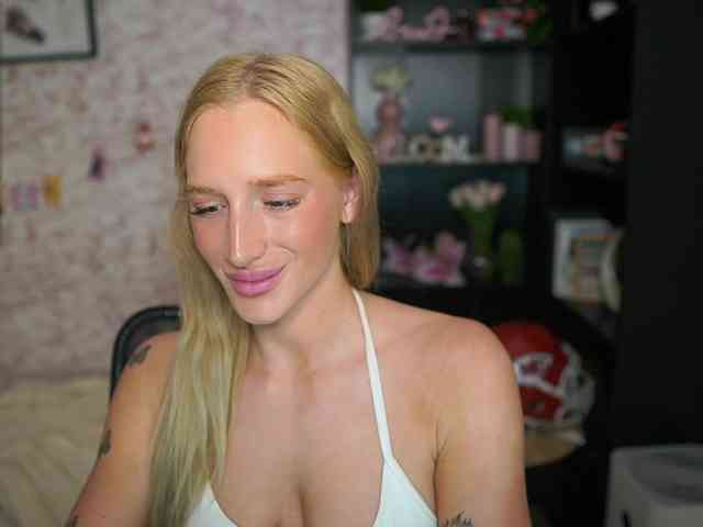 NicoletteShea01 webcam