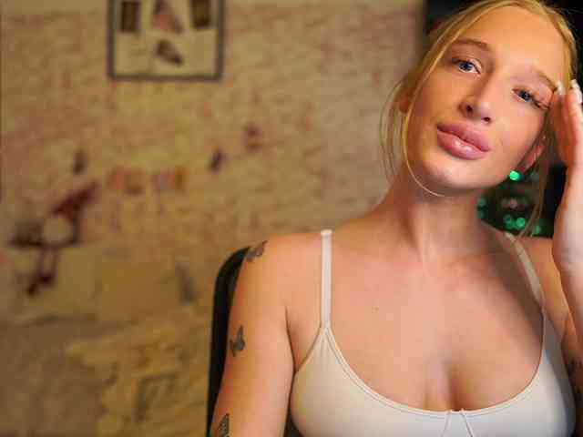 NicoletteShea01 webcam