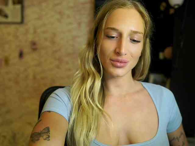 NicoletteShea01 webcam