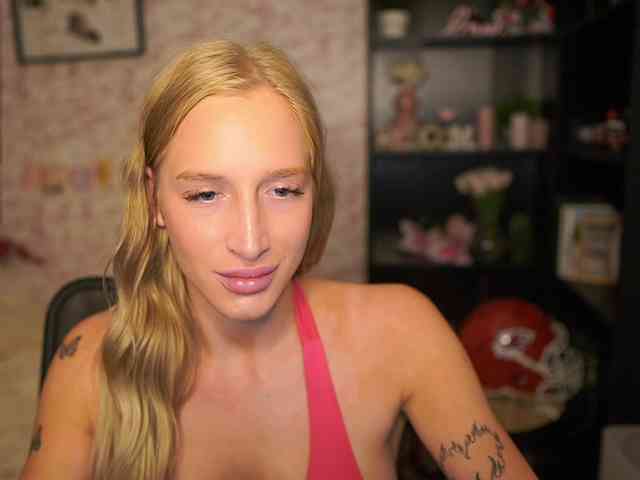 NicoletteShea01 webcam