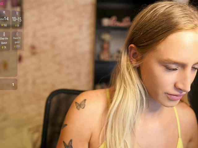 NicoletteShea01 webcam