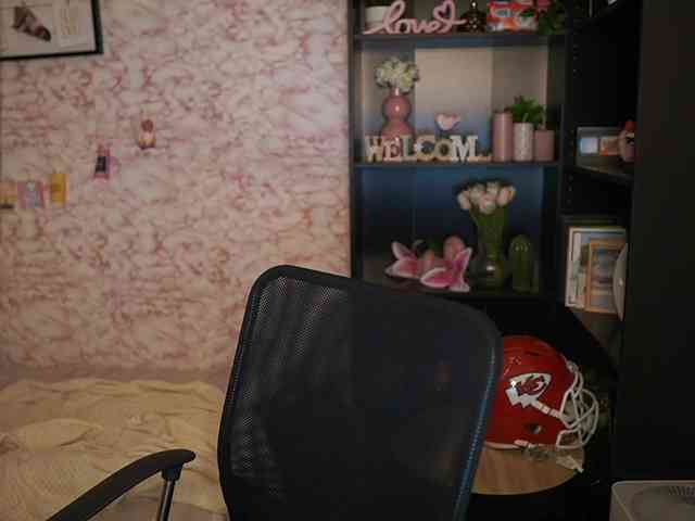 NicoletteShea01 webcam