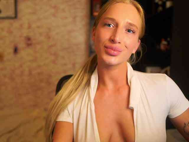 NicoletteShea01 webcam