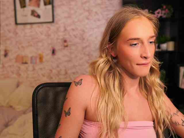 NicoletteShea01 webcam