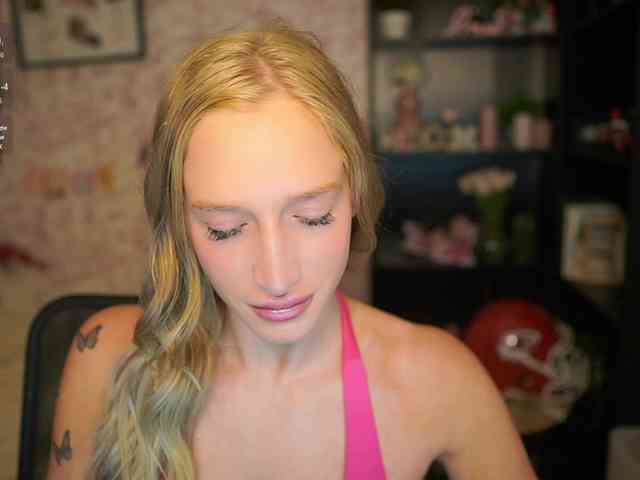 NicoletteShea01 webcam