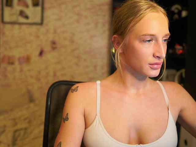 NicoletteShea01 webcam