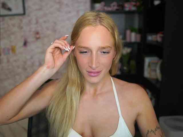 NicoletteShea01 webcam