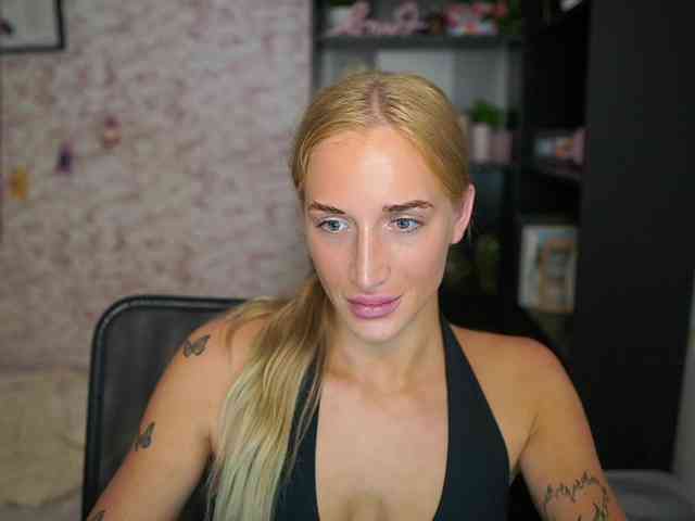 NicoletteShea01 webcam