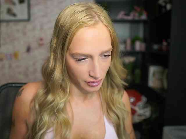 NicoletteShea01 webcam