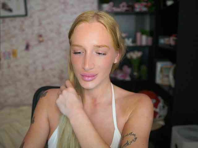 NicoletteShea01 webcam