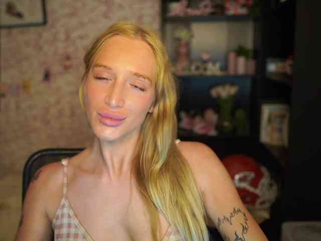 NicoletteShea01 webcam