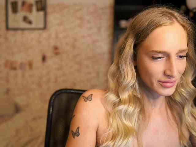 NicoletteShea01 webcam