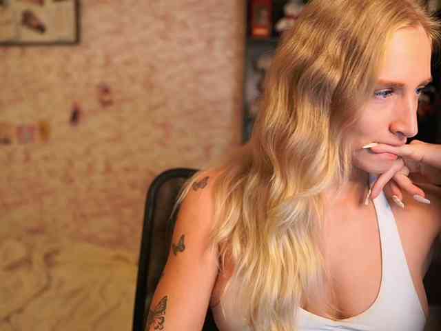 NicoletteShea01 webcam